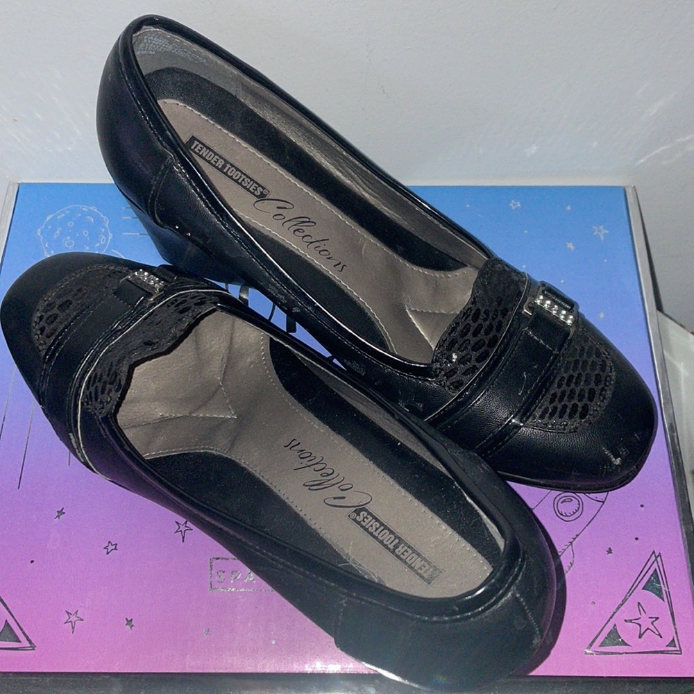 GUC Women black heel shoes Size 6 (faux leather)
